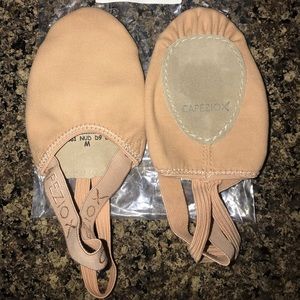 Capezio Canvas Pirouette Dance Shoe